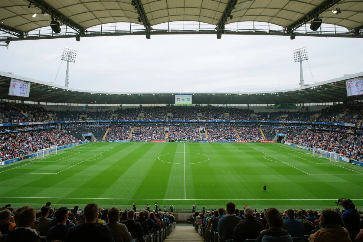 足球场与观众的体育氛围